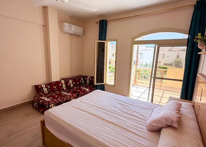 Blue Lagoon Sea View With Private Garden And Rooftop For Families Villa