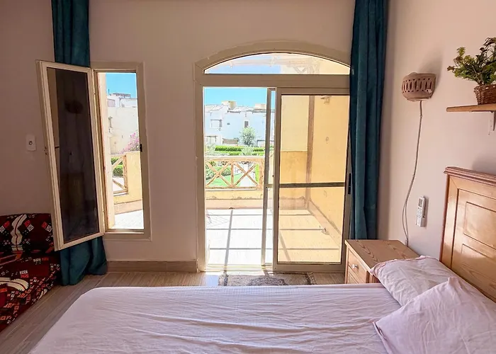 Blue Lagoon Sea View With Private Garden And Rooftop For Families *